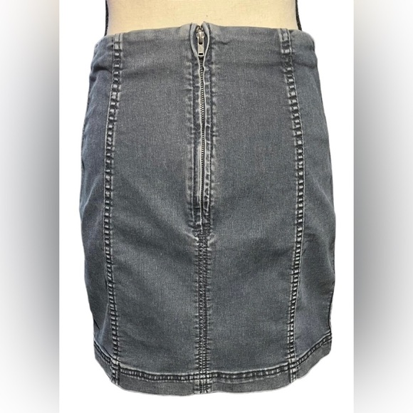 Free People Westminster Blue Gray Denim Mini Skirt Size 10 EUC - Picture 7 of 11